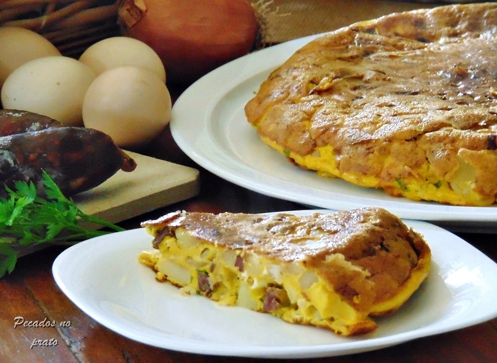 Omelete à portuguesa. Uma receita muito familiar da mesa portuguesa!