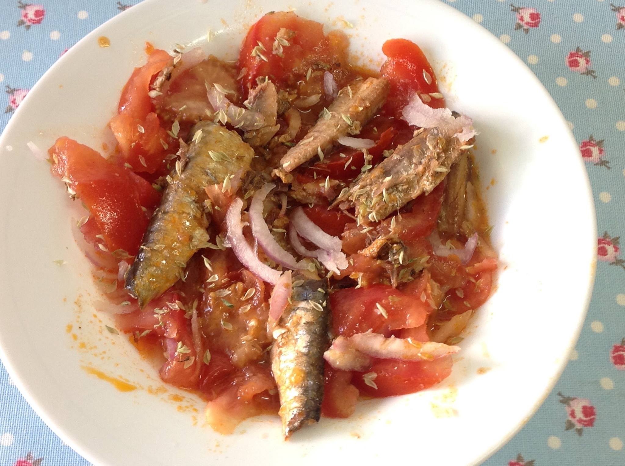 Salada de Tomate e Sardinha em Lata pronta em 2 minutos