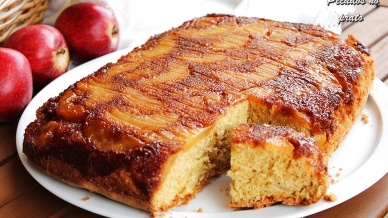 Bolo de maçã caramelizado macio