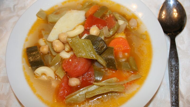 Caldo de feijão verde e bacalhau