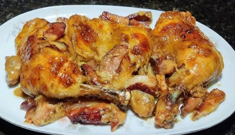 Frango assado no forno com sopa de cebola e cerveja