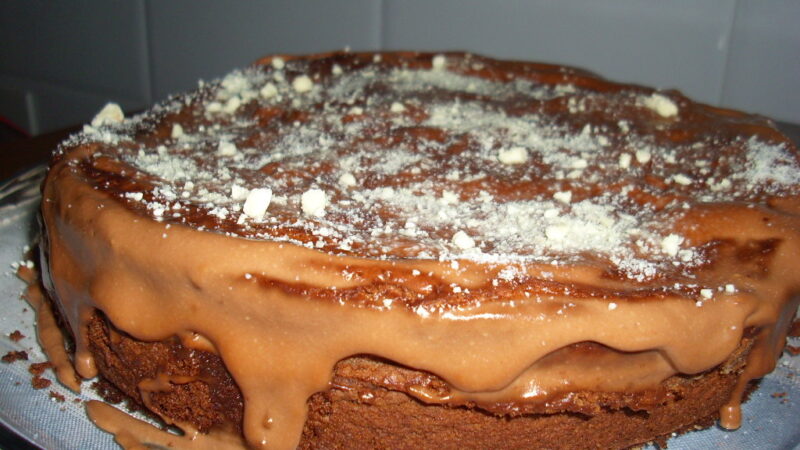 Bolo de Chocolate com Recheio