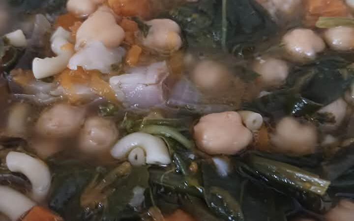 Sopa de Grão com Abóbora, Nabo, Espinafres e um Toque de Alentejo