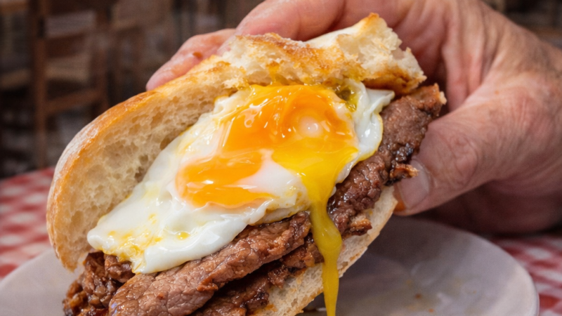 Prego no Pão com Ovo – Um clássico que nunca falha