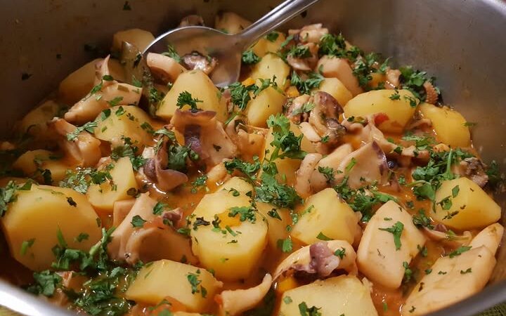 Receita Tradicional de Caldeirada de Chocos à Algarvia