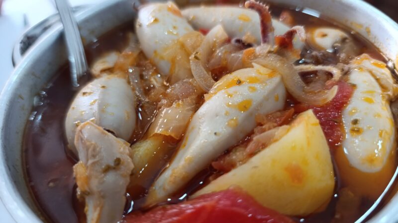 Caldeirada de Lulas – Uma Receita que Cheira a Mar e Tradição
