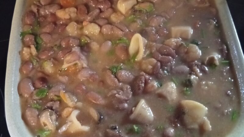 FEIJOADA DE MARISCO E LULAS