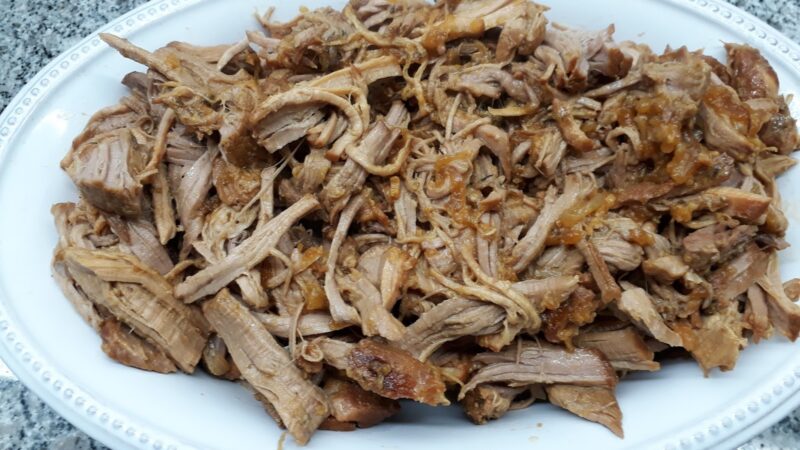 Carne de porco desfiada para sandes