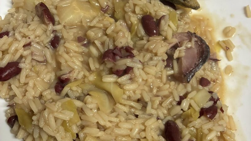 Arroz de Feijão com Alho-Francês & Petinguinhas Fritas