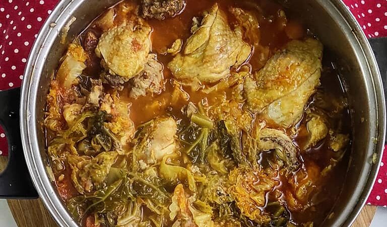 Frango guisado com couves