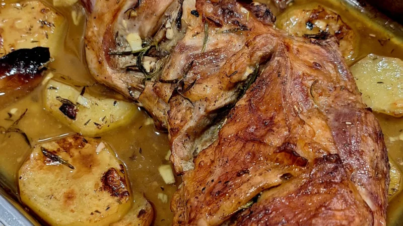 Perna de borrego no forno, tenra e suculenta