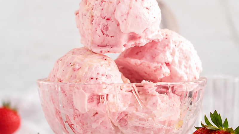 Como combater os 40 Graus do Alentejo. Gelado de Iogurte Grego e Morango feito em casa!