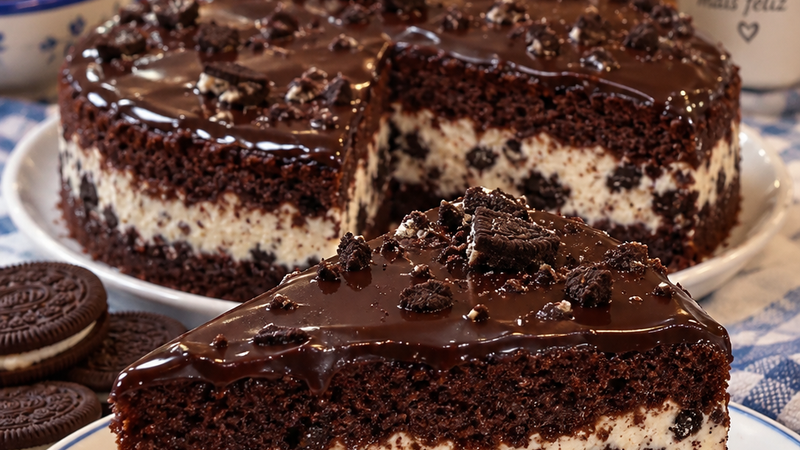 Cheesecake de Oreo com Bolo de Chocolate